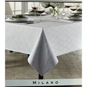 Wamsutta White 100 % Cotton  Stain Resistant  70" Round Tablecloth Seats 4-6 NIP